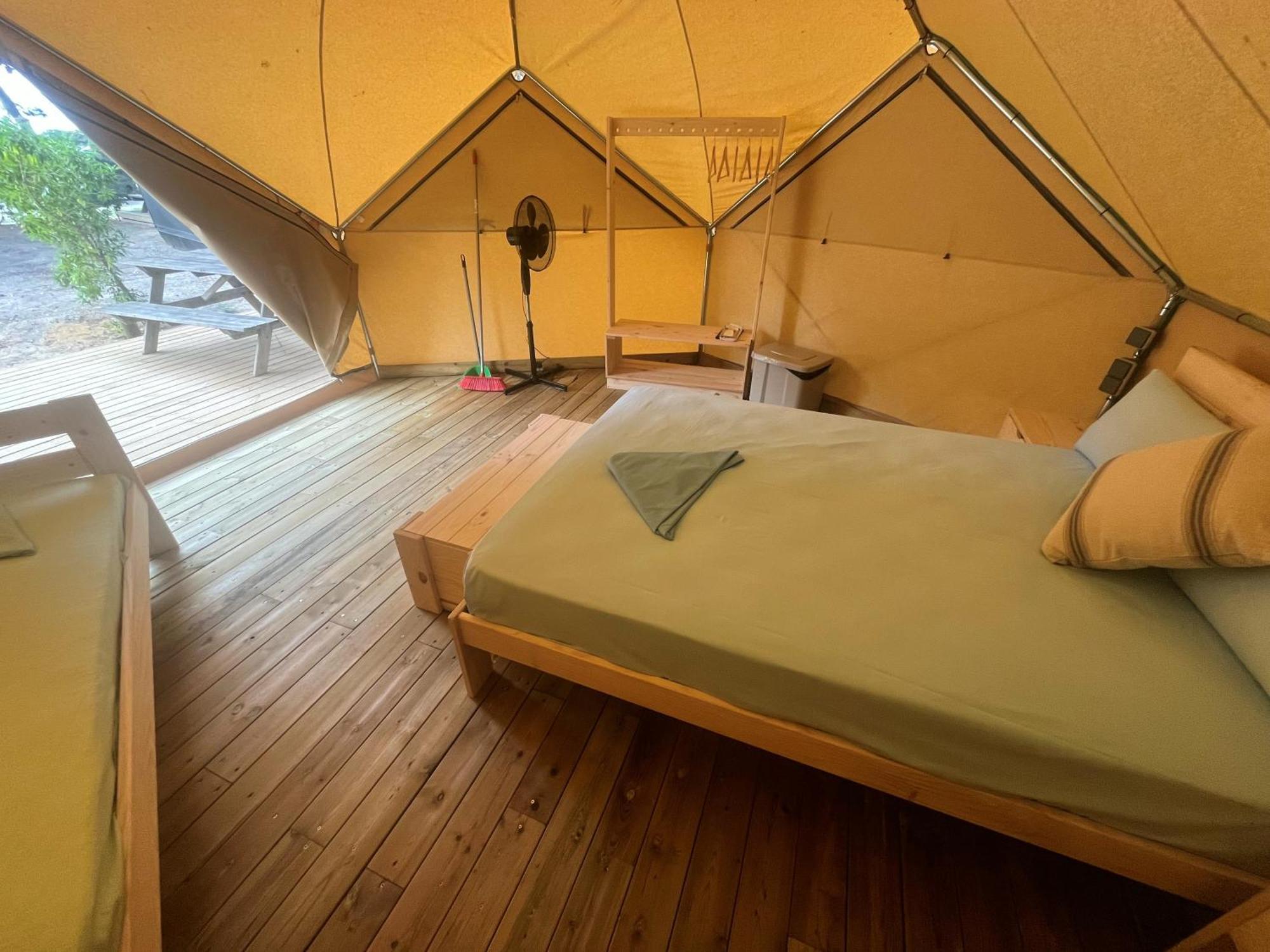 Camping 3 Estrellas Gava Luaran gambar