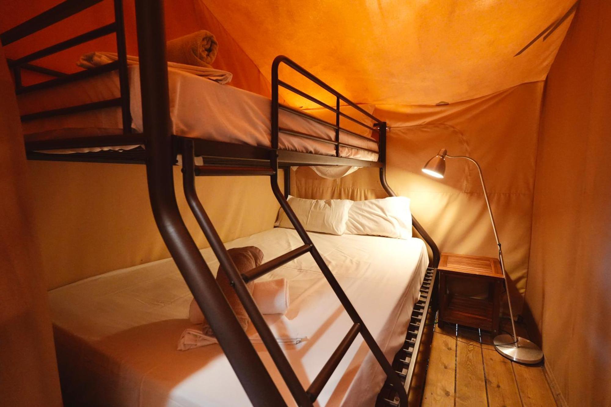Camping 3 Estrellas Gava Luaran gambar