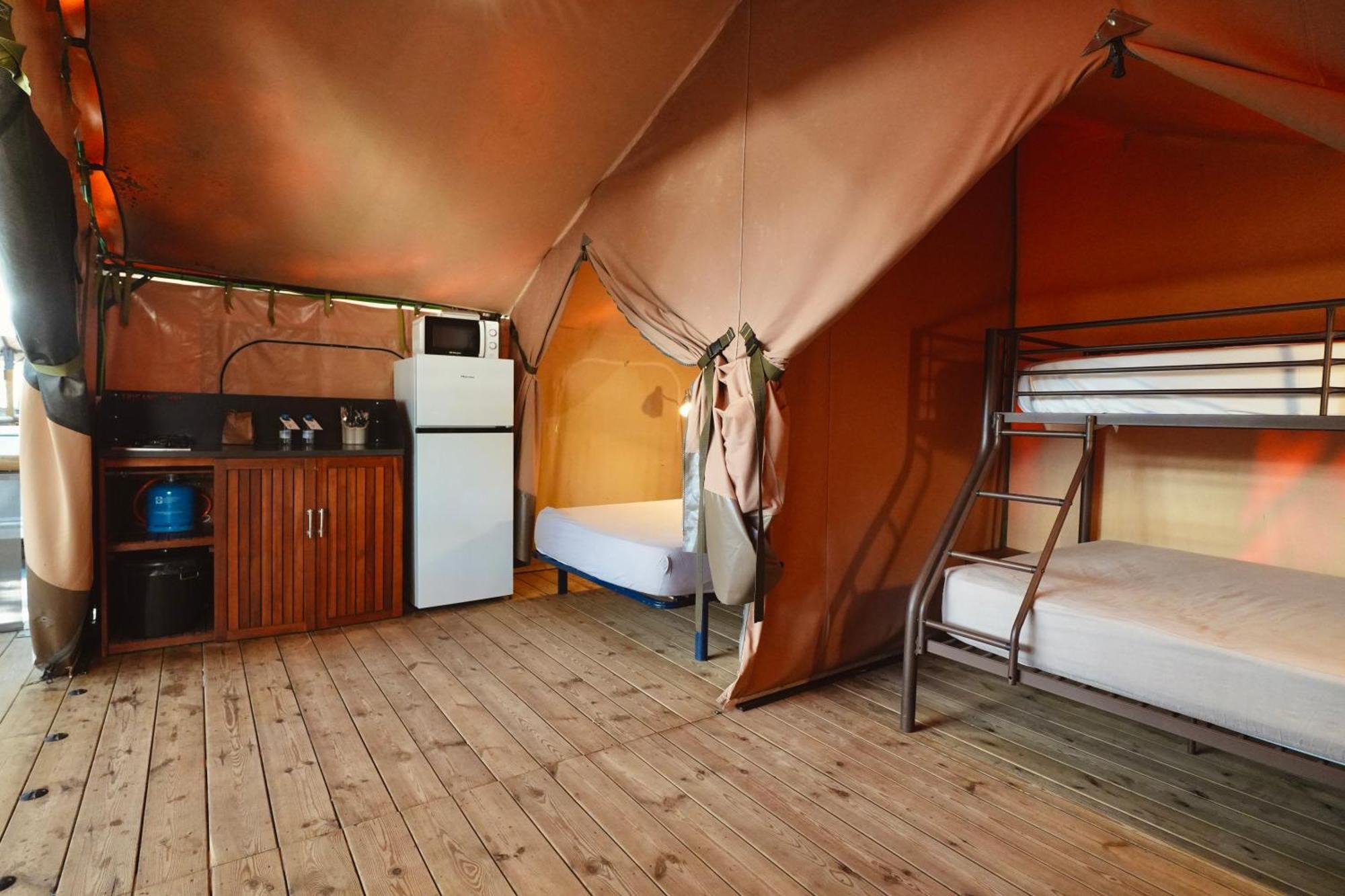 Camping 3 Estrellas Gava Luaran gambar