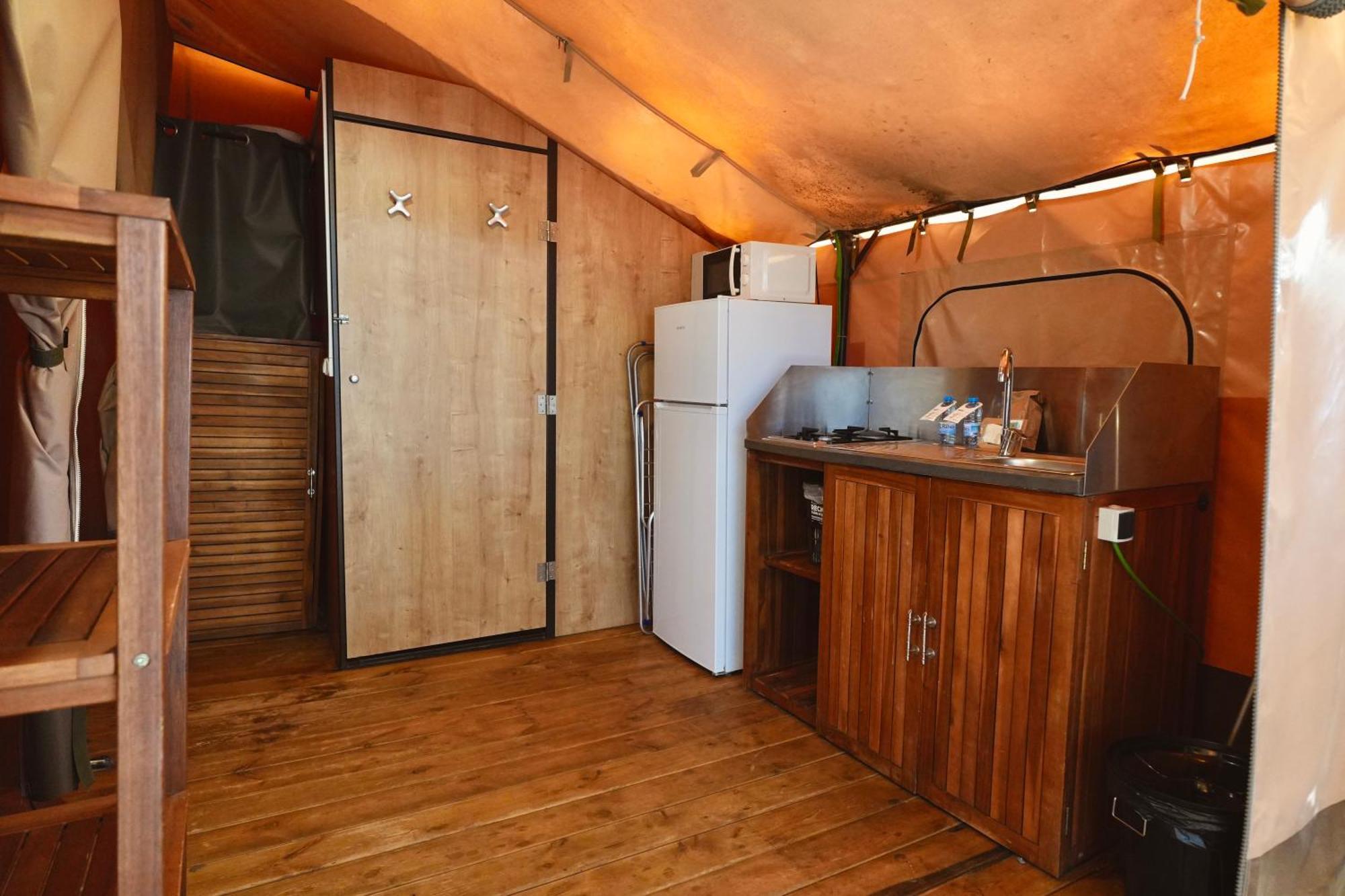 Camping 3 Estrellas Gava Luaran gambar
